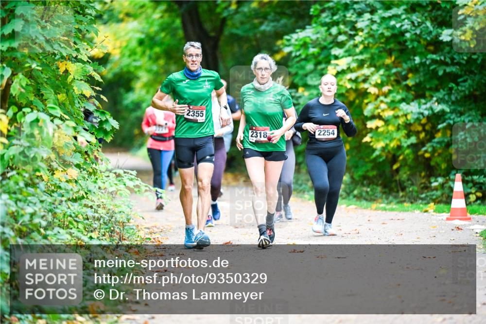 12.10.2025 - Bramfelder Halbmarathon 2025 Dr. Thomas Lammeyer http://msf.ph/oto/9350329 12.10.2025 10:33:48 Laufen 2355, 2318, 2254 meine-sportfotos.de
