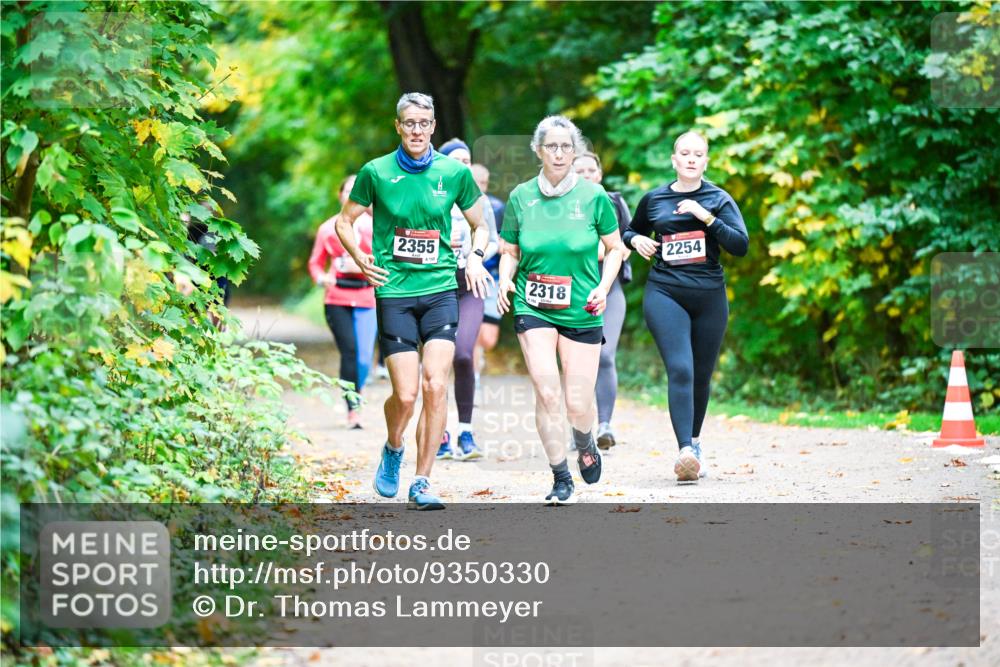 12.10.2025 - Bramfelder Halbmarathon 2025 Dr. Thomas Lammeyer http://msf.ph/oto/9350330 12.10.2025 10:33:48 Laufen 2355, 159, 2318, 2254 meine-sportfotos.de