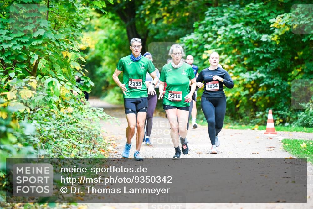 12.10.2025 - Bramfelder Halbmarathon 2025 Dr. Thomas Lammeyer http://msf.ph/oto/9350342 12.10.2025 10:33:50 Laufen 2355, 2254, 2318 meine-sportfotos.de