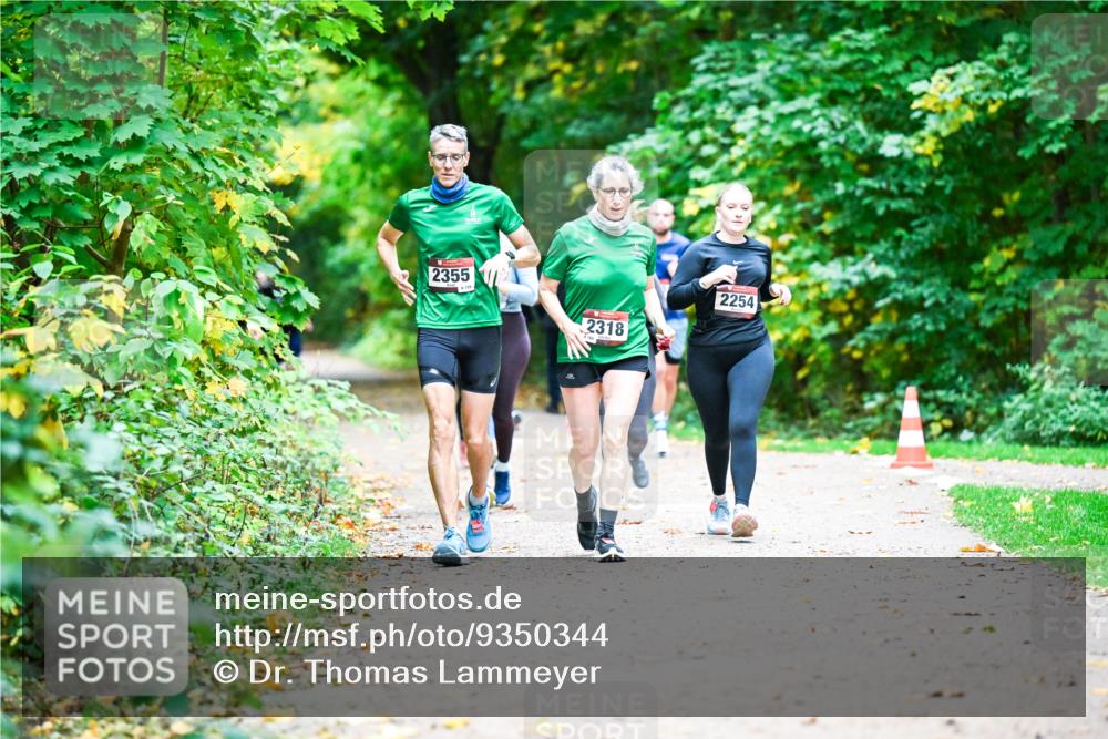 12.10.2025 - Bramfelder Halbmarathon 2025 Dr. Thomas Lammeyer http://msf.ph/oto/9350344 12.10.2025 10:33:50 Laufen 2355, 2318, 2254 meine-sportfotos.de