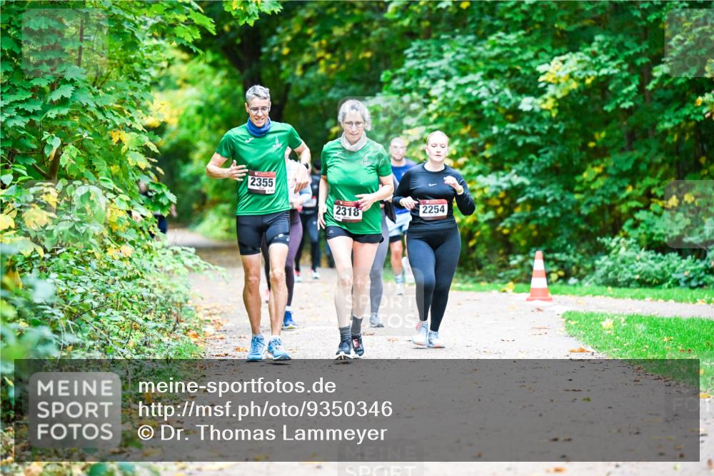 12.10.2025 - Bramfelder Halbmarathon 2025 Dr. Thomas Lammeyer http://msf.ph/oto/9350346 12.10.2025 10:33:51 Laufen 2355, 2318, 2254 meine-sportfotos.de