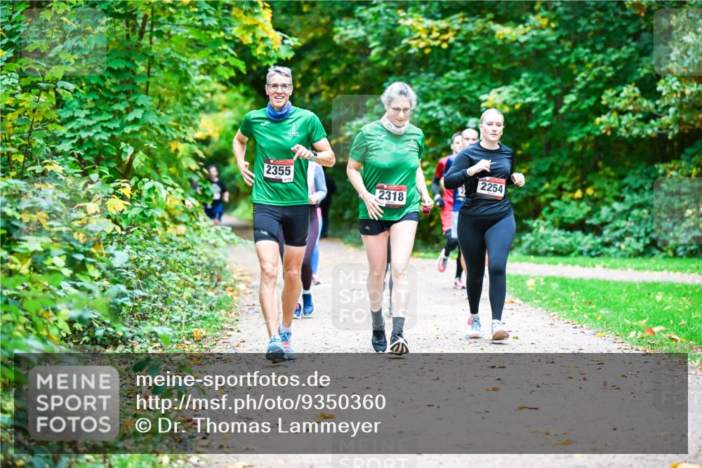 12.10.2025 - Bramfelder Halbmarathon 2025 Dr. Thomas Lammeyer http://msf.ph/oto/9350360 12.10.2025 10:33:53 Laufen 2355, 159, 2318, 2254 meine-sportfotos.de