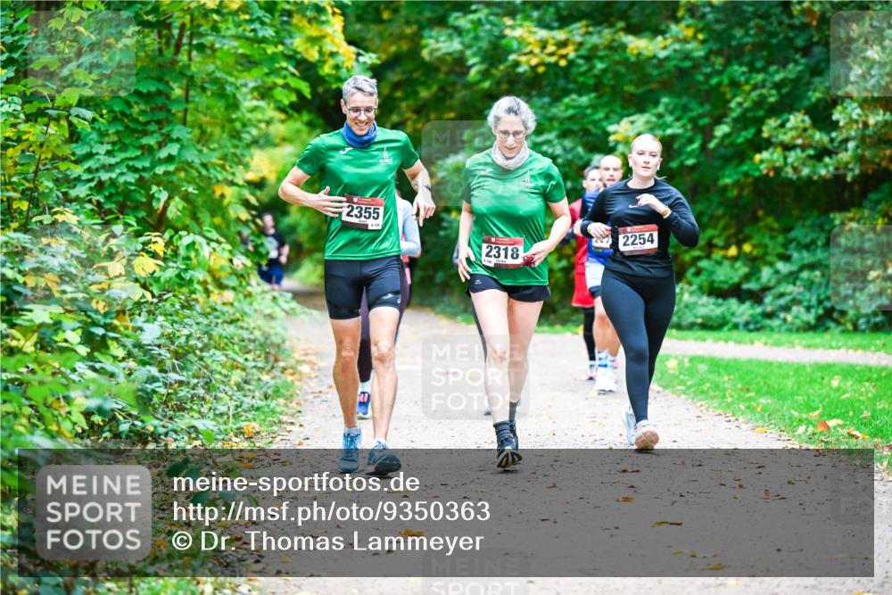 12.10.2025 - Bramfelder Halbmarathon 2025 Dr. Thomas Lammeyer http://msf.ph/oto/9350363 12.10.2025 10:33:54 Laufen 2355, 159, 2318, 2254 meine-sportfotos.de