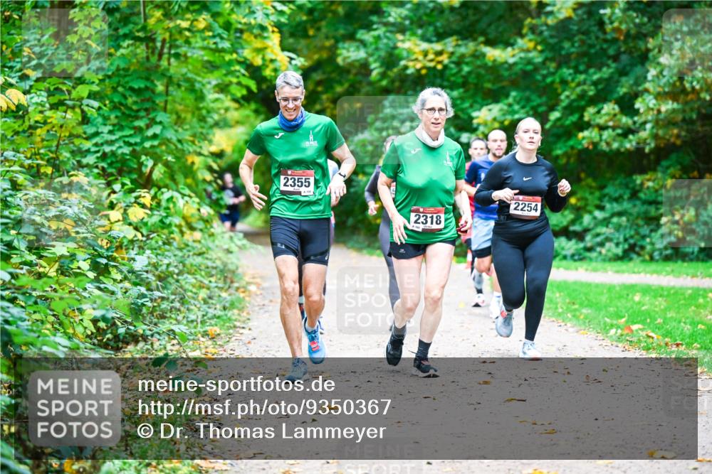 12.10.2025 - Bramfelder Halbmarathon 2025 Dr. Thomas Lammeyer http://msf.ph/oto/9350367 12.10.2025 10:33:54 Laufen 2355, 150, 2318, 2254 meine-sportfotos.de