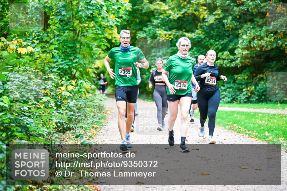 12.10.2025 - Bramfelder Halbmarathon 2025 Dr. Thomas Lammeyer http://msf.ph/oto/9350372 12.10.2025 10:33:55 Laufen 2355, 150, 2254, 283, 2318 meine-sportfotos.de