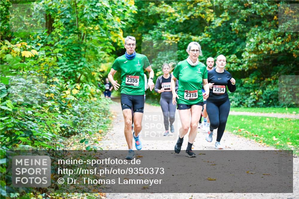 12.10.2025 - Bramfelder Halbmarathon 2025 Dr. Thomas Lammeyer http://msf.ph/oto/9350373 12.10.2025 10:33:55 Laufen 2355, 2859, 2254, 2318 meine-sportfotos.de