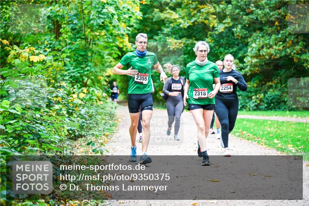 12.10.2025 - Bramfelder Halbmarathon 2025 Dr. Thomas Lammeyer http://msf.ph/oto/9350375 12.10.2025 10:33:55 Laufen 2355, 1, 2859, 2254, 2318 meine-sportfotos.de