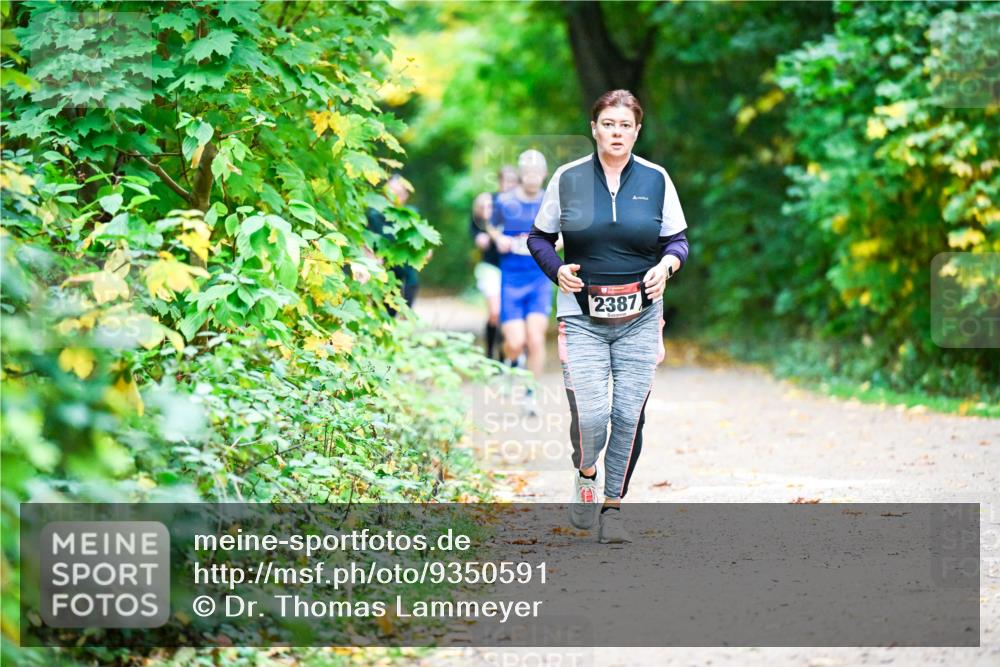 12.10.2025 - Bramfelder Halbmarathon 2025 Dr. Thomas Lammeyer http://msf.ph/oto/9350591 12.10.2025 10:34:50 Laufen 2387 meine-sportfotos.de