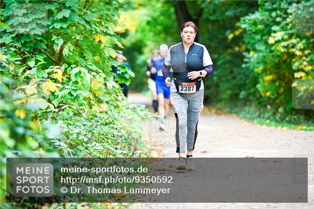 12.10.2025 - Bramfelder Halbmarathon 2025 Dr. Thomas Lammeyer http://msf.ph/oto/9350592 12.10.2025 10:34:50 Laufen 2387 meine-sportfotos.de