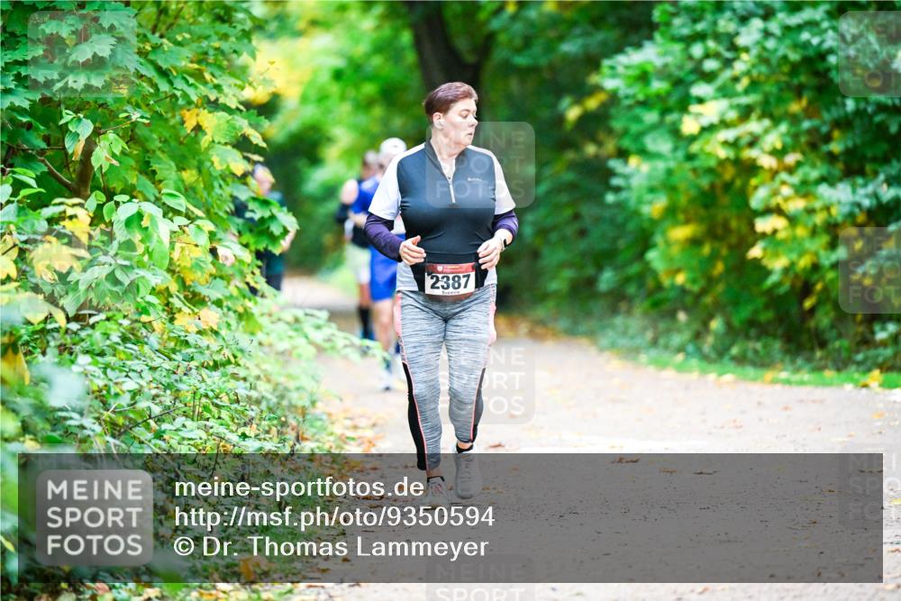 12.10.2025 - Bramfelder Halbmarathon 2025 Dr. Thomas Lammeyer http://msf.ph/oto/9350594 12.10.2025 10:34:50 Laufen 2387 meine-sportfotos.de