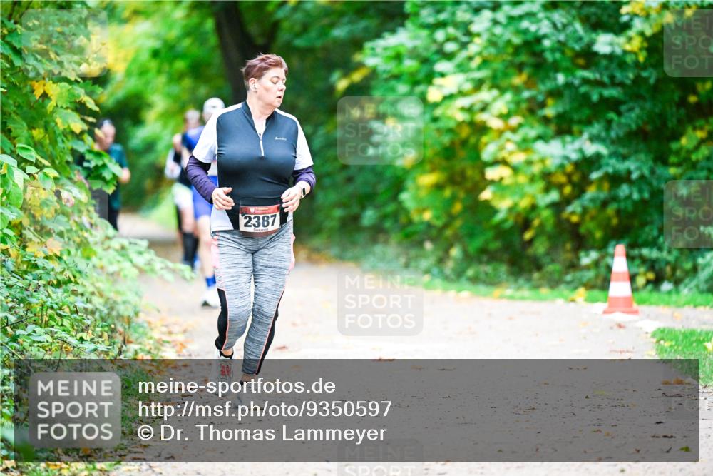 12.10.2025 - Bramfelder Halbmarathon 2025 Dr. Thomas Lammeyer http://msf.ph/oto/9350597 12.10.2025 10:34:51 Laufen 2387 meine-sportfotos.de