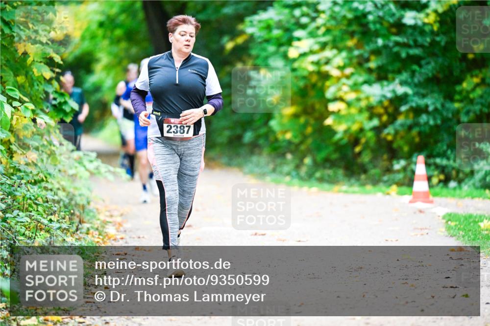 12.10.2025 - Bramfelder Halbmarathon 2025 Dr. Thomas Lammeyer http://msf.ph/oto/9350599 12.10.2025 10:34:51 Laufen 2387 meine-sportfotos.de