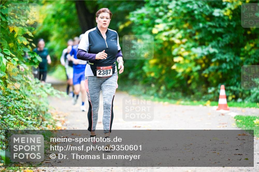 12.10.2025 - Bramfelder Halbmarathon 2025 Dr. Thomas Lammeyer http://msf.ph/oto/9350601 12.10.2025 10:34:51 Laufen 2387 meine-sportfotos.de