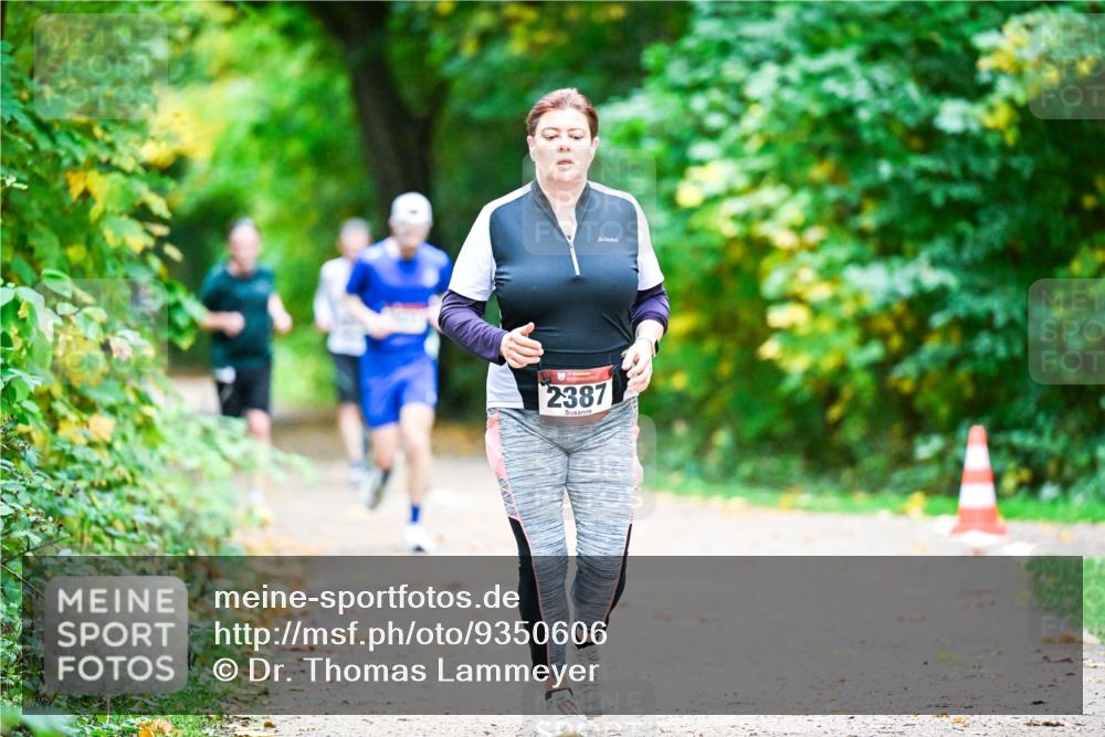 12.10.2025 - Bramfelder Halbmarathon 2025 Dr. Thomas Lammeyer http://msf.ph/oto/9350606 12.10.2025 10:34:52 Laufen 2387 meine-sportfotos.de