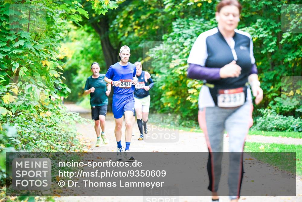 12.10.2025 - Bramfelder Halbmarathon 2025 Dr. Thomas Lammeyer http://msf.ph/oto/9350609 12.10.2025 10:34:55 Laufen 2431, 2489, 2381 meine-sportfotos.de