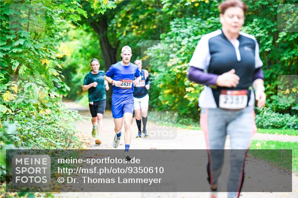 12.10.2025 - Bramfelder Halbmarathon 2025 Dr. Thomas Lammeyer http://msf.ph/oto/9350610 12.10.2025 10:34:55 Laufen 2431, 459 meine-sportfotos.de