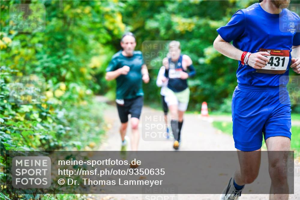 12.10.2025 - Bramfelder Halbmarathon 2025 Dr. Thomas Lammeyer http://msf.ph/oto/9350635 12.10.2025 10:34:59 Laufen 34, 431, 227 meine-sportfotos.de