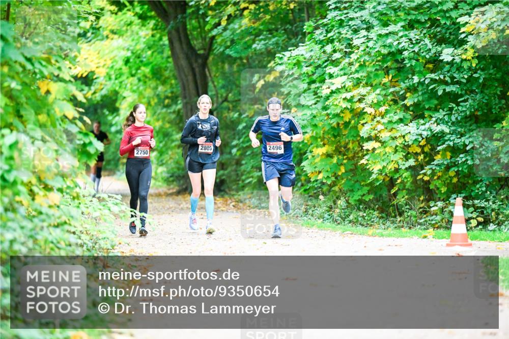 12.10.2025 - Bramfelder Halbmarathon 2025 Dr. Thomas Lammeyer http://msf.ph/oto/9350654 12.10.2025 10:35:16 Laufen 2750, 2809, 2496 meine-sportfotos.de