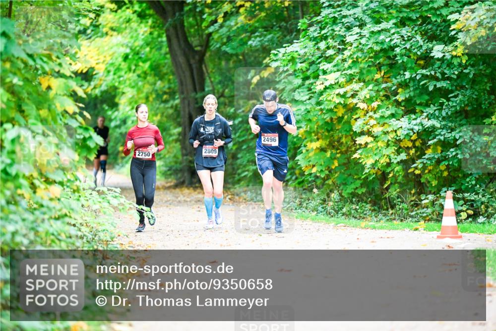 12.10.2025 - Bramfelder Halbmarathon 2025 Dr. Thomas Lammeyer http://msf.ph/oto/9350658 12.10.2025 10:35:17 Laufen 2496, 2809, 2750 meine-sportfotos.de
