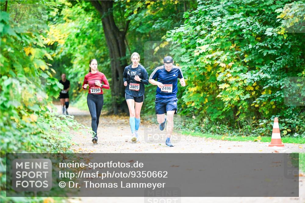12.10.2025 - Bramfelder Halbmarathon 2025 Dr. Thomas Lammeyer http://msf.ph/oto/9350662 12.10.2025 10:35:17 Laufen 2750, 2809, 2496 meine-sportfotos.de
