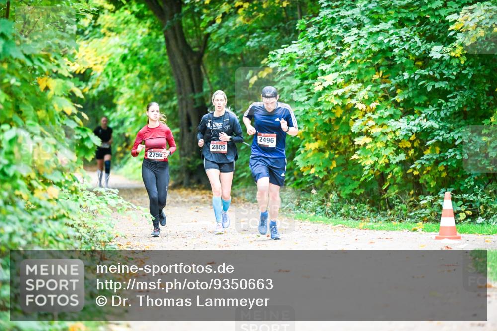 12.10.2025 - Bramfelder Halbmarathon 2025 Dr. Thomas Lammeyer http://msf.ph/oto/9350663 12.10.2025 10:35:17 Laufen 2750, 2809, 2496 meine-sportfotos.de