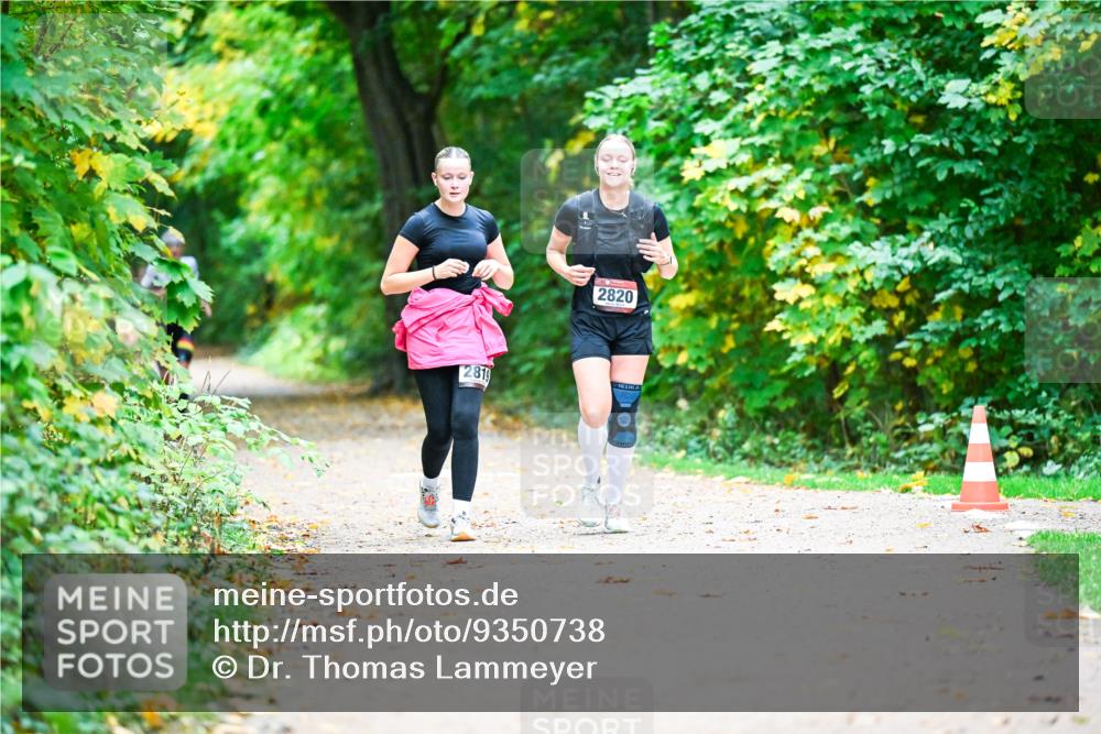 12.10.2025 - Bramfelder Halbmarathon 2025 Dr. Thomas Lammeyer http://msf.ph/oto/9350738 12.10.2025 10:35:33 Laufen 2819, 2820 meine-sportfotos.de