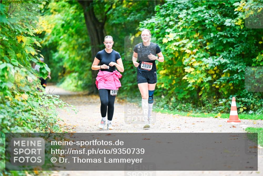 12.10.2025 - Bramfelder Halbmarathon 2025 Dr. Thomas Lammeyer http://msf.ph/oto/9350739 12.10.2025 10:35:33 Laufen 2820, 2819 meine-sportfotos.de