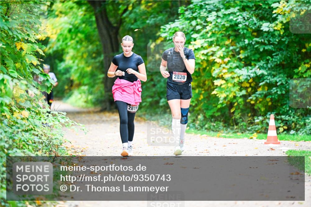 12.10.2025 - Bramfelder Halbmarathon 2025 Dr. Thomas Lammeyer http://msf.ph/oto/9350743 12.10.2025 10:35:34 Laufen 2819, 2820 meine-sportfotos.de