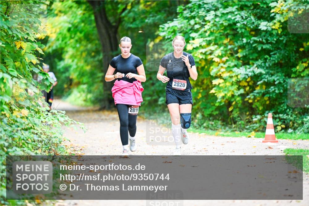 12.10.2025 - Bramfelder Halbmarathon 2025 Dr. Thomas Lammeyer http://msf.ph/oto/9350744 12.10.2025 10:35:34 Laufen 2820, 2819 meine-sportfotos.de