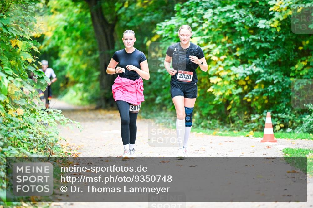 12.10.2025 - Bramfelder Halbmarathon 2025 Dr. Thomas Lammeyer http://msf.ph/oto/9350748 12.10.2025 10:35:35 Laufen 2820, 2819 meine-sportfotos.de