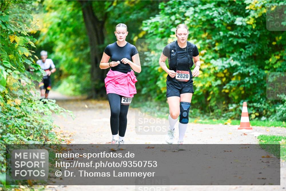 12.10.2025 - Bramfelder Halbmarathon 2025 Dr. Thomas Lammeyer http://msf.ph/oto/9350753 12.10.2025 10:35:36 Laufen 2820, 2819 meine-sportfotos.de