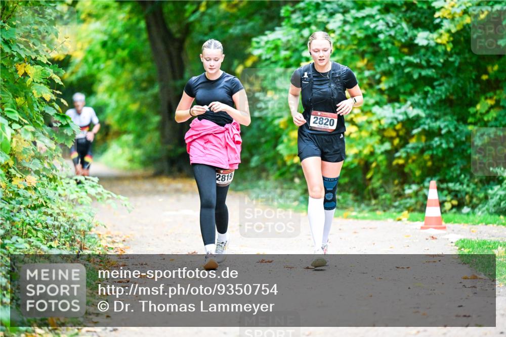 12.10.2025 - Bramfelder Halbmarathon 2025 Dr. Thomas Lammeyer http://msf.ph/oto/9350754 12.10.2025 10:35:36 Laufen 2820, 2819 meine-sportfotos.de