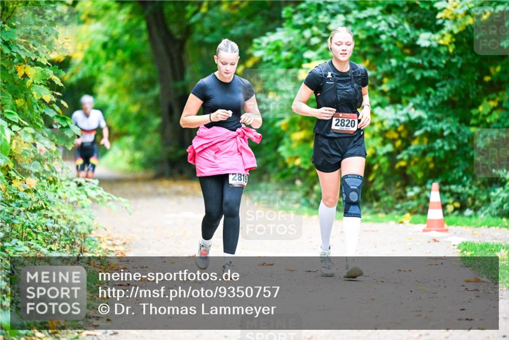 12.10.2025 - Bramfelder Halbmarathon 2025 Dr. Thomas Lammeyer http://msf.ph/oto/9350757 12.10.2025 10:35:36 Laufen 2820, 2819 meine-sportfotos.de