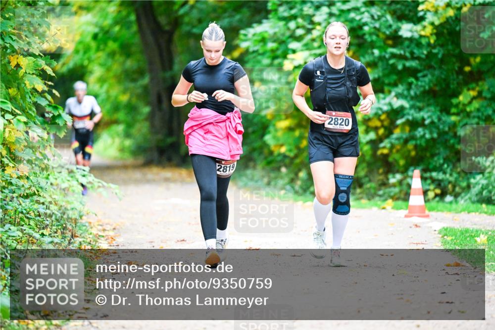 12.10.2025 - Bramfelder Halbmarathon 2025 Dr. Thomas Lammeyer http://msf.ph/oto/9350759 12.10.2025 10:35:36 Laufen 2820, 2819 meine-sportfotos.de