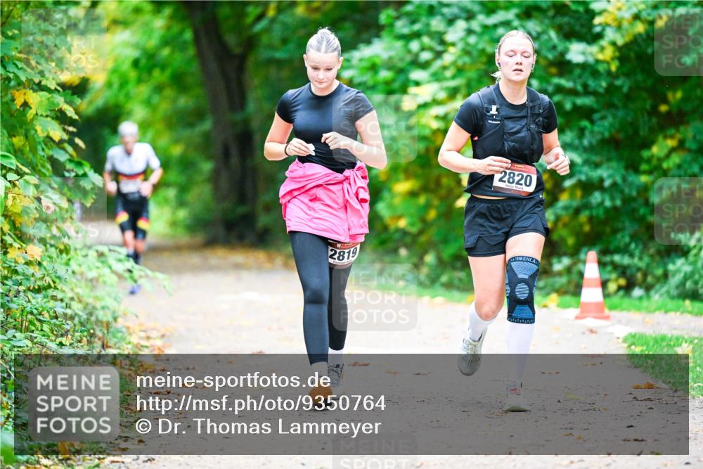 12.10.2025 - Bramfelder Halbmarathon 2025 Dr. Thomas Lammeyer http://msf.ph/oto/9350764 12.10.2025 10:35:37 Laufen 2820, 2819 meine-sportfotos.de