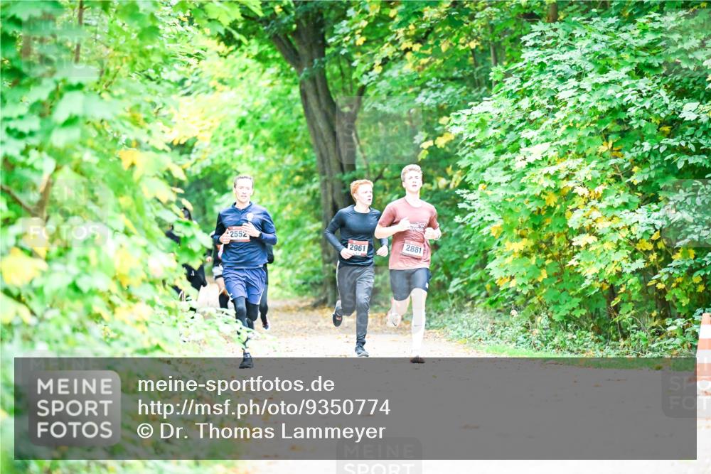 12.10.2025 - Bramfelder Halbmarathon 2025 Dr. Thomas Lammeyer http://msf.ph/oto/9350774 12.10.2025 10:35:57 Laufen 2552, 2961, 2881 meine-sportfotos.de