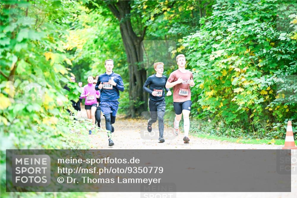 12.10.2025 - Bramfelder Halbmarathon 2025 Dr. Thomas Lammeyer http://msf.ph/oto/9350779 12.10.2025 10:35:58 Laufen 2712, 2552, 61, 2881 meine-sportfotos.de
