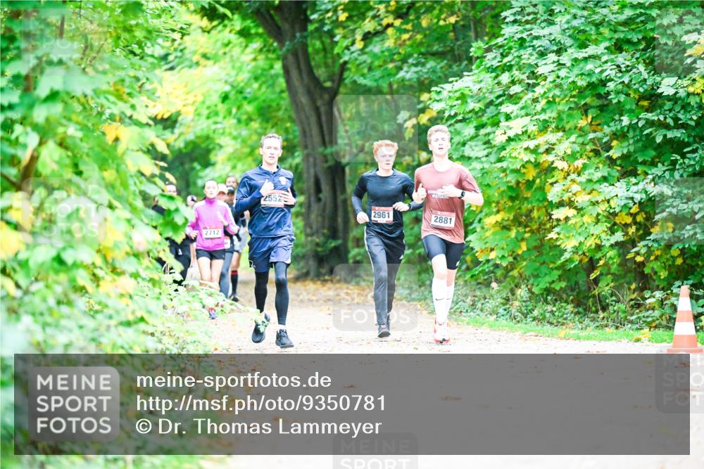 12.10.2025 - Bramfelder Halbmarathon 2025 Dr. Thomas Lammeyer http://msf.ph/oto/9350781 12.10.2025 10:35:58 Laufen 2712, 2552, 2961, 2881 meine-sportfotos.de