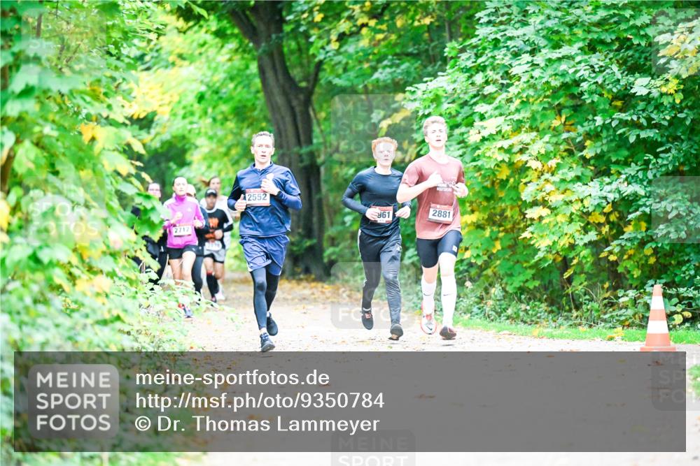 12.10.2025 - Bramfelder Halbmarathon 2025 Dr. Thomas Lammeyer http://msf.ph/oto/9350784 12.10.2025 10:35:59 Laufen 2881 meine-sportfotos.de
