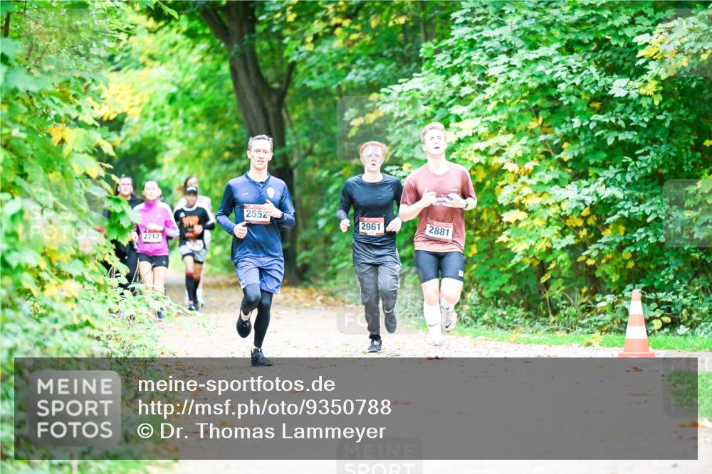 12.10.2025 - Bramfelder Halbmarathon 2025 Dr. Thomas Lammeyer http://msf.ph/oto/9350788 12.10.2025 10:35:59 Laufen 2552, 2961, 2881, 2712 meine-sportfotos.de