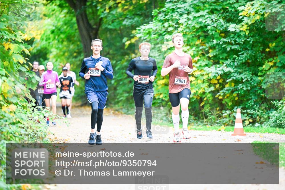12.10.2025 - Bramfelder Halbmarathon 2025 Dr. Thomas Lammeyer http://msf.ph/oto/9350794 12.10.2025 10:36:00 Laufen 2712, 2552, 2961, 2881 meine-sportfotos.de