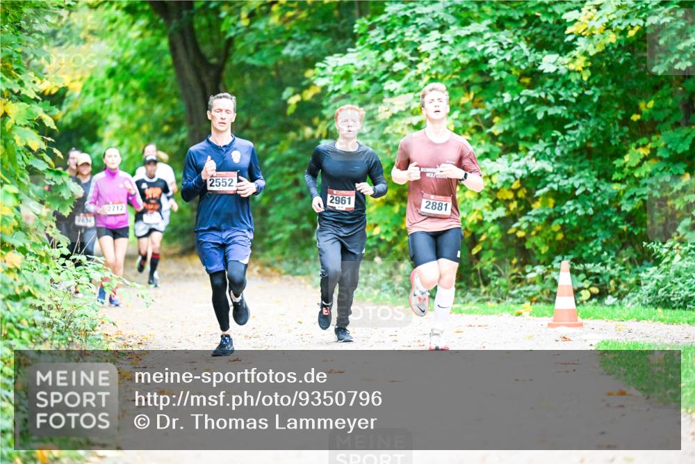 12.10.2025 - Bramfelder Halbmarathon 2025 Dr. Thomas Lammeyer http://msf.ph/oto/9350796 12.10.2025 10:36:00 Laufen 2712, 2552, 2961, 2881 meine-sportfotos.de