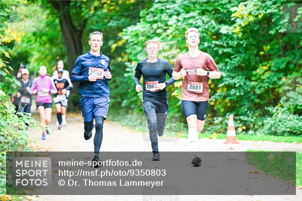 12.10.2025 - Bramfelder Halbmarathon 2025 Dr. Thomas Lammeyer http://msf.ph/oto/9350803 12.10.2025 10:36:01 Laufen 2552, 296, 2881 meine-sportfotos.de