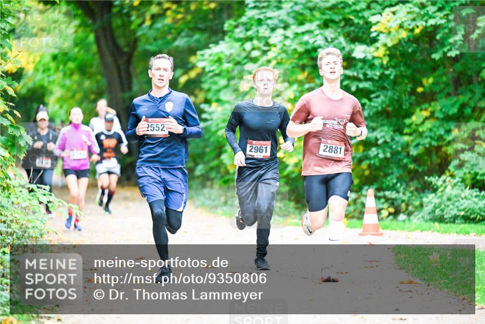 12.10.2025 - Bramfelder Halbmarathon 2025 Dr. Thomas Lammeyer http://msf.ph/oto/9350806 12.10.2025 10:36:02 Laufen 2552, 2961, 70, 2881 meine-sportfotos.de