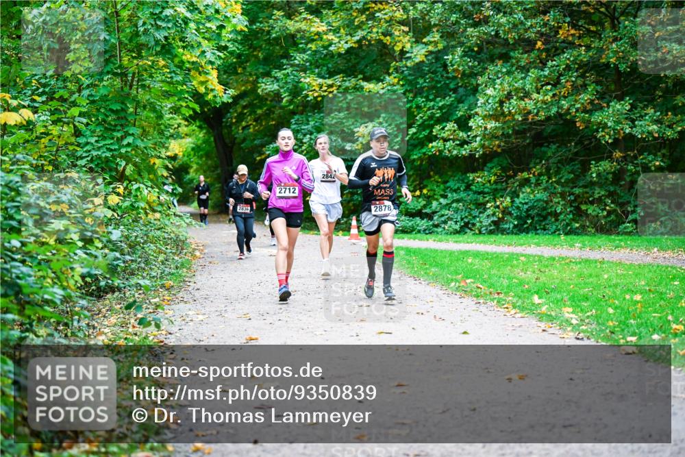12.10.2025 - Bramfelder Halbmarathon 2025 Dr. Thomas Lammeyer http://msf.ph/oto/9350839 12.10.2025 10:36:09 Laufen 2836, 2712, 2842, 3, 2878 meine-sportfotos.de