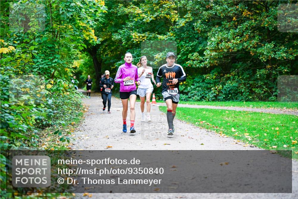 12.10.2025 - Bramfelder Halbmarathon 2025 Dr. Thomas Lammeyer http://msf.ph/oto/9350840 12.10.2025 10:36:09 Laufen 2836, 2712, 2842, 2878 meine-sportfotos.de