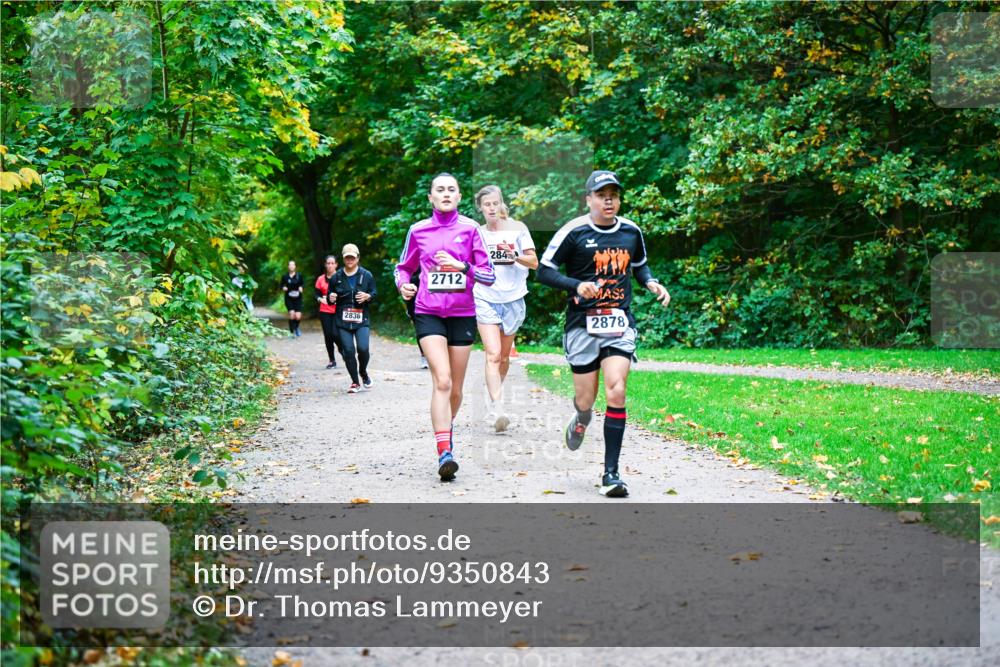12.10.2025 - Bramfelder Halbmarathon 2025 Dr. Thomas Lammeyer http://msf.ph/oto/9350843 12.10.2025 10:36:10 Laufen 2836, 2712, 284, 2878 meine-sportfotos.de
