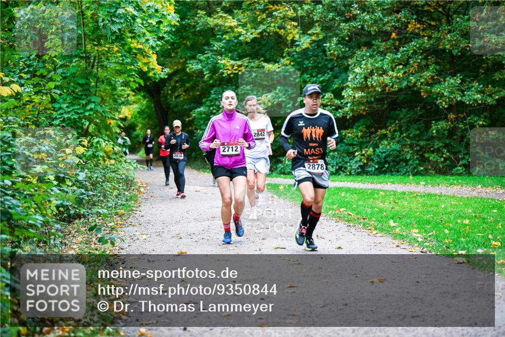 12.10.2025 - Bramfelder Halbmarathon 2025 Dr. Thomas Lammeyer http://msf.ph/oto/9350844 12.10.2025 10:36:10 Laufen 2836, 2712, 2842, 3, 2878 meine-sportfotos.de