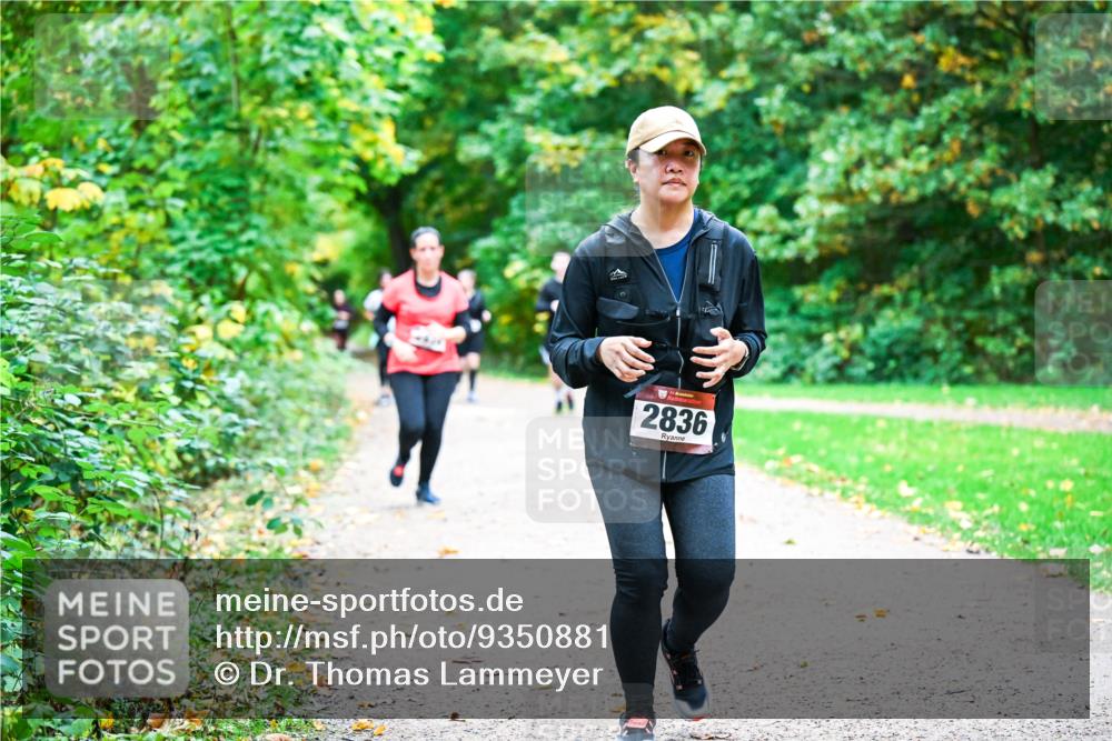 12.10.2025 - Bramfelder Halbmarathon 2025 Dr. Thomas Lammeyer http://msf.ph/oto/9350881 12.10.2025 10:36:16 Laufen 2836 meine-sportfotos.de