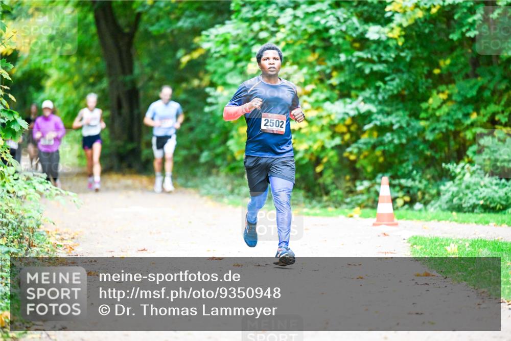 12.10.2025 - Bramfelder Halbmarathon 2025 Dr. Thomas Lammeyer http://msf.ph/oto/9350948 12.10.2025 10:36:50 Laufen 2502 meine-sportfotos.de